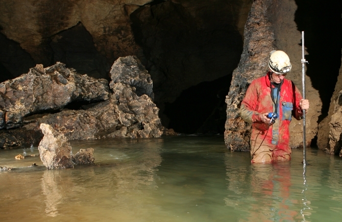 Discharge measurements were taken in different parts of the Hessenhau cave with the OTT MF pro electromagnetic current meter.