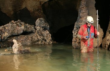 Hessenhauhöhle - Abflussmessung - OTT MFpro