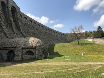 Hydrolab HL7 Wasserqualitätssonde und OTT netDL Datenlogger überwachen Wasserqualität der Talsperre Klingenberg in Sachsen