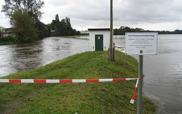 Stationäre Abflussmessung an der Großen Roeder, Pegel Kleinraschuetz